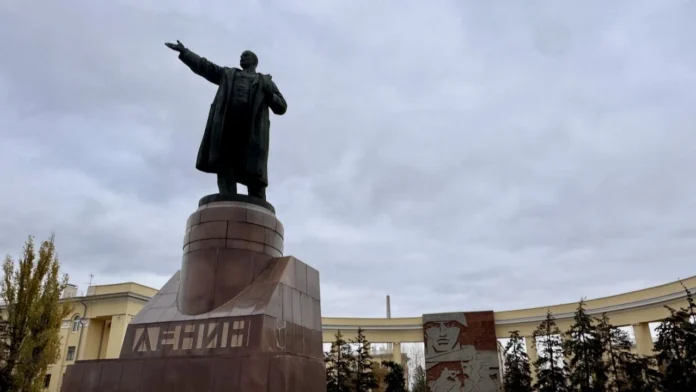 Lenin Square - A Central Hub of History and Culture in Volgograd