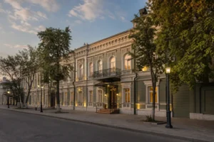 Amurskiy Hotel, Irkutsk: Historic Boutique Stay on Lenin Street
