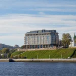 AZIMUT Hotel Nizhny Novgorod: Central Location on the Strelka
