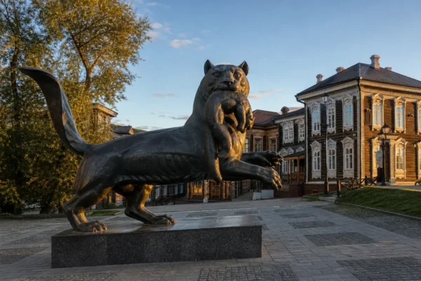 Babr Statue, Irkutsk: The Tiger With a Sable at 130 Kvartal