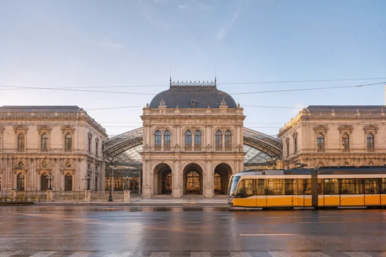 Baltiysky Railway Station, Saint Petersburg: Trains to Peterhof