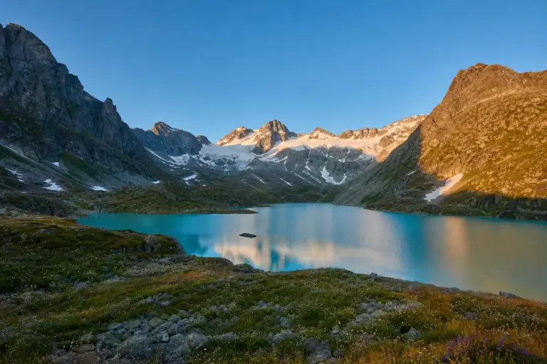 Best Hiking Trails and Mountain Treks, Altai Mountains: Glaciers, Lakes, and Alpine Peaks