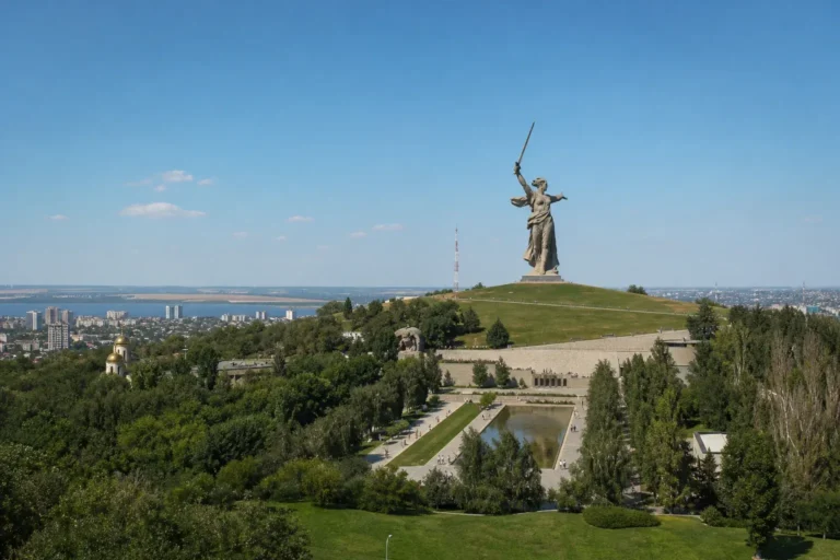 Best Things to Do with Kids, Volgograd: Parks, Planetarium and Monuments