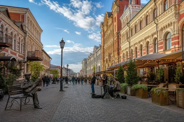 Bolshaya Pokrovskaya Street: A Walking Tour of Nizhny Novgorod’s Historic Heart