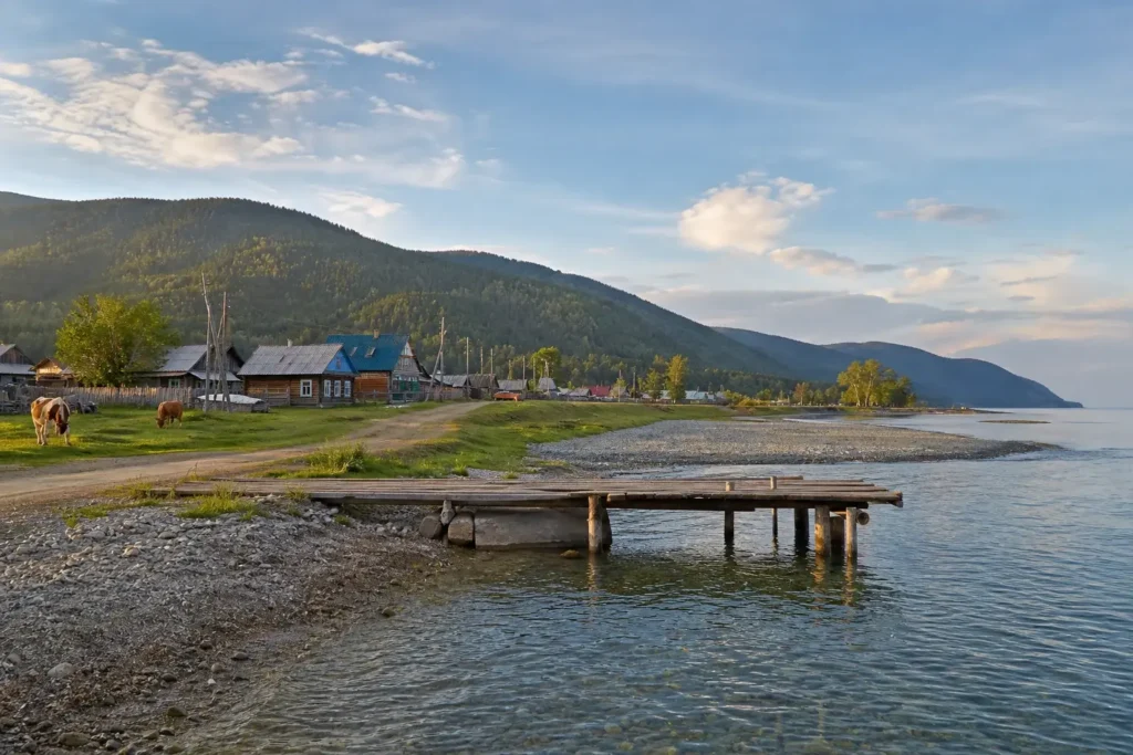 Bolshiye Koty Day Trip, Irkutsk: Boat or Trail to a Remote Baikal Village