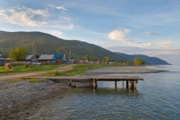 Bolshiye Koty Day Trip, Irkutsk: Boat or Trail to a Remote Baikal Village
