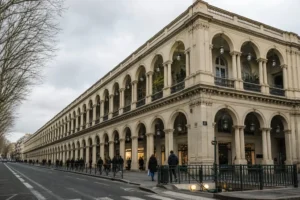 Bolshoi Gostiny Dvor, Saint Petersburg: Arcade, Shops and Access