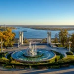 Central Embankment, Volgograd: A Historic Waterfront Walk