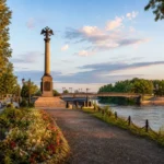 Gagarin Boulevard, Irkutsk: Angara Promenade and Monuments