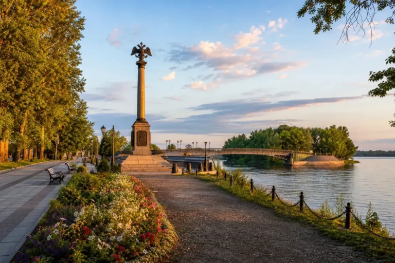 Gagarin Boulevard, Irkutsk: Angara Promenade and Monuments 17