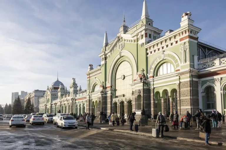 Get to Yekaterinburg by train: Booking, boarding and what to expect