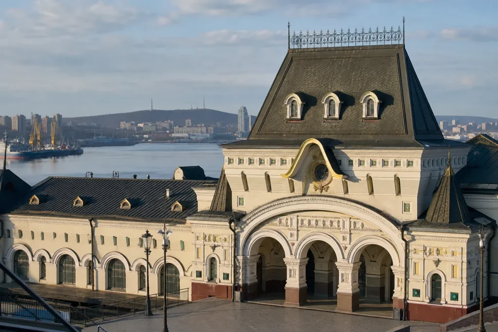 Historic Center Walk, Vladivostok: Railway Station to Embankments
