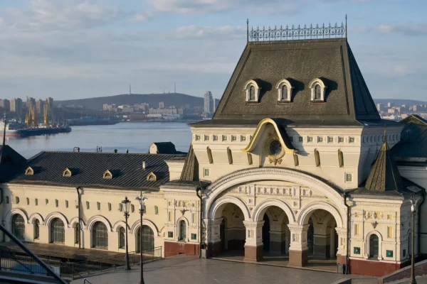 Historic Center Walk, Vladivostok: Railway Station to Embankments