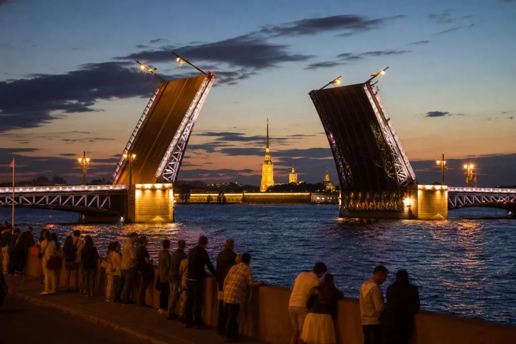 How to Watch the Drawbridges Open, Saint Petersburg: Spots and Timing