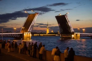 How to Watch the Drawbridges Open, Saint Petersburg: Spots and Timing