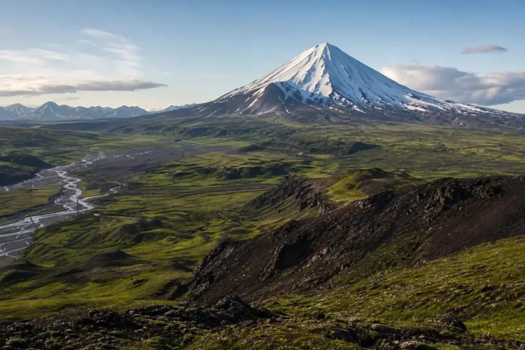 Kamchatka Peninsula: Volcanoes, Wildlife and Travel Guide