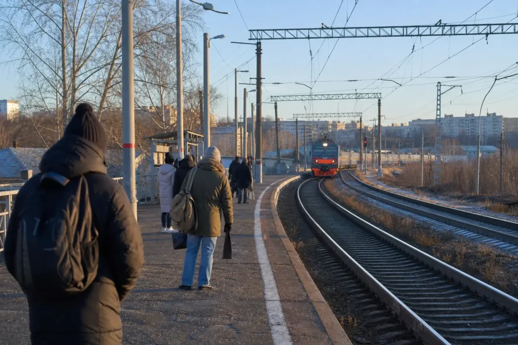 Kaya Railway Station, Irkutsk: Suburban Trains and Connections