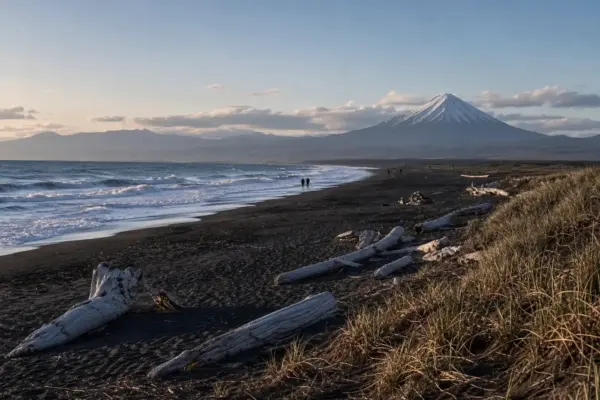 Khalaktyrsky Beach: Black Sand, Pacific Surf and Volcano Views 4