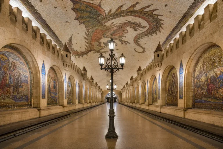 Kremlyovskaya, Kazan: Fortress-Style Metro Station by the Kremlin 23
