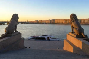 Lions‘ Descent Pier, Saint Petersburg: Meteor Boats to Peterhof