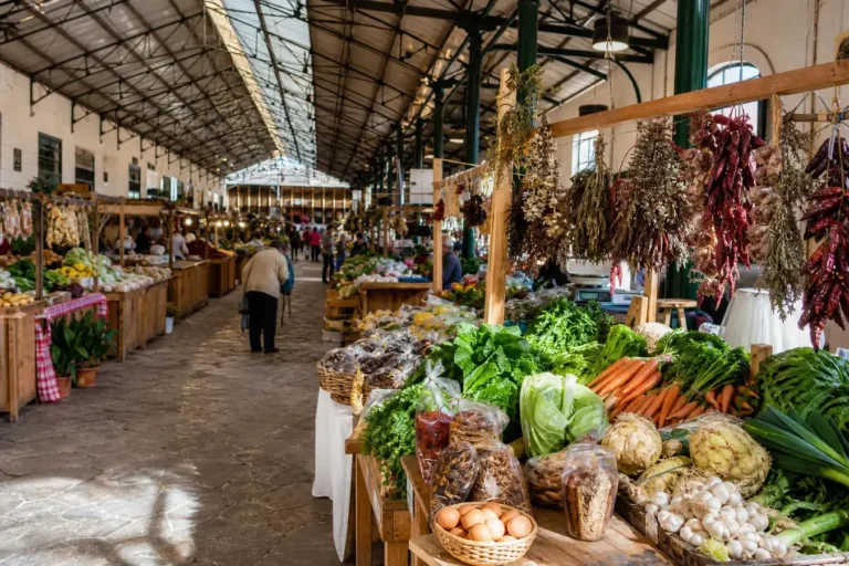 Local Food & Market Walk, Yekaterinburg: Central Market, Pelmeni and Street Eats