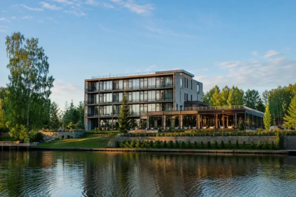 Mercure Kaliningrad Center: Lake Views and Modern Comfort