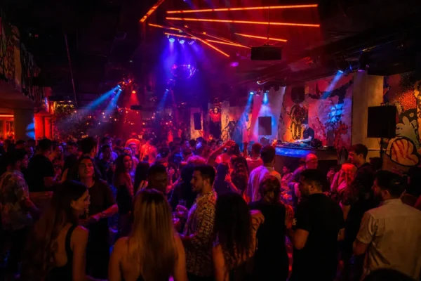 Nebar: Multi-Format Nightclub in Central Sochi with Karaoke and Dancing