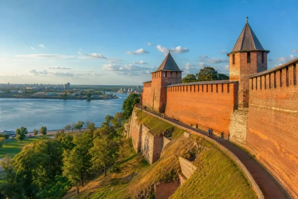 Nizhny Novgorod Kremlin: Medieval Fortress and River Views