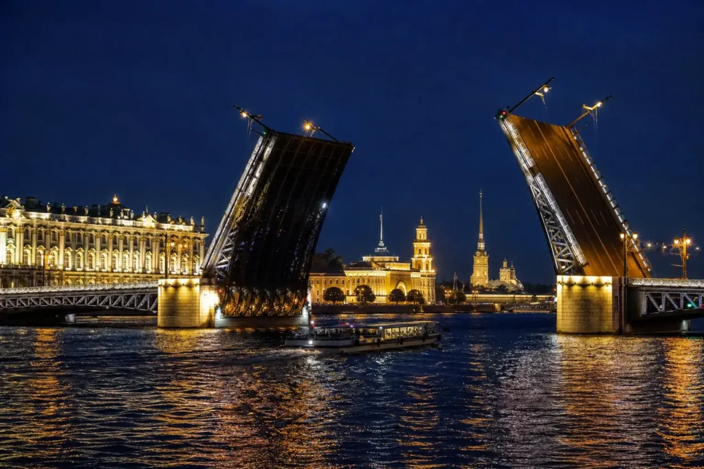 Palace Bridge, Saint Petersburg: Raising Times and Views