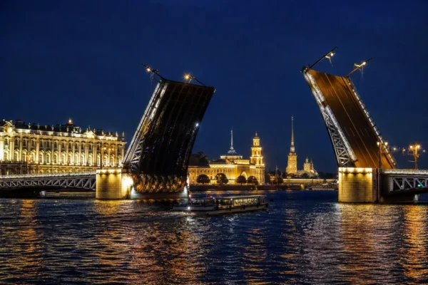Palace Bridge, Saint Petersburg: Raising Times and Views