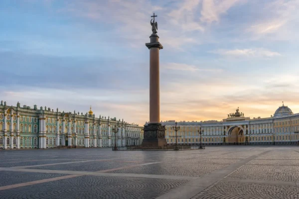 Palace Square: What to See and How It Fits Together