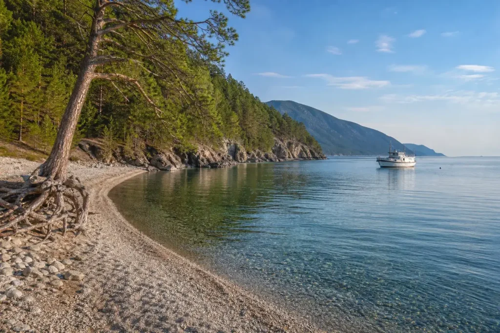 Peschanaya Bay Cruise Day Trip, Irkutsk: Baikal's Sandy Riviera