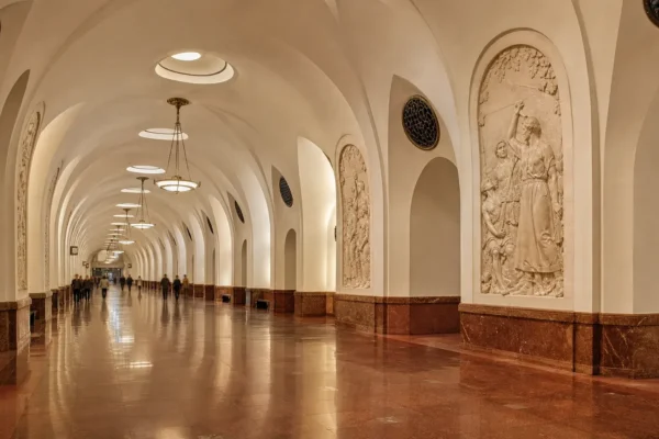 Ploshchad Vosstaniya Metro Station, Saint Petersburg: Guide