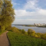 Prioksky District: Green Neighborhoods and Park Life Above the Oka