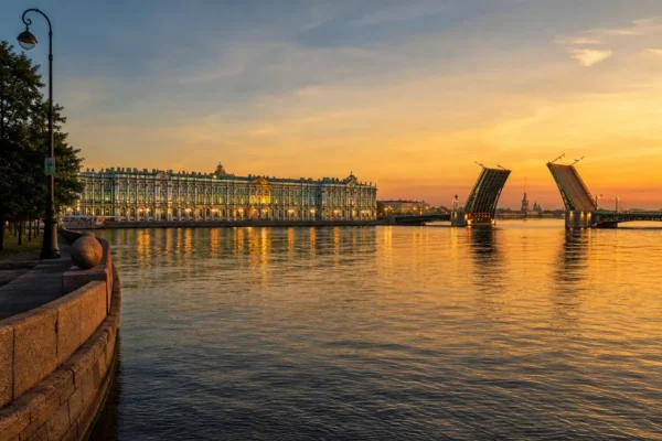 Saint Petersburg: Palaces, Canals and White Nights Guide