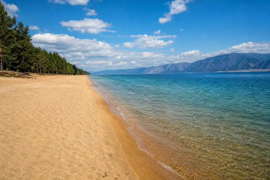 Saraysky Beach: Swimming and Sand on Lake Baikal