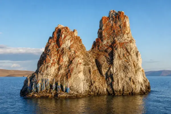 Shamanka Rock: Lake Baikal's Sacred Marble Monument 1
