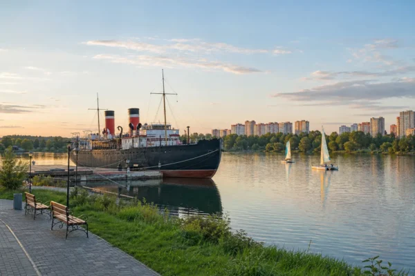 Solnechny, Irkutsk: Reservoir Shore and the Icebreaker Angara