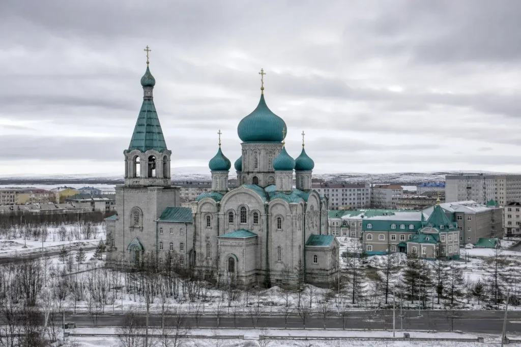 St. Nicholas Cathedral, Murmansk: Arctic Orthodox Shrine and Religious Revival
