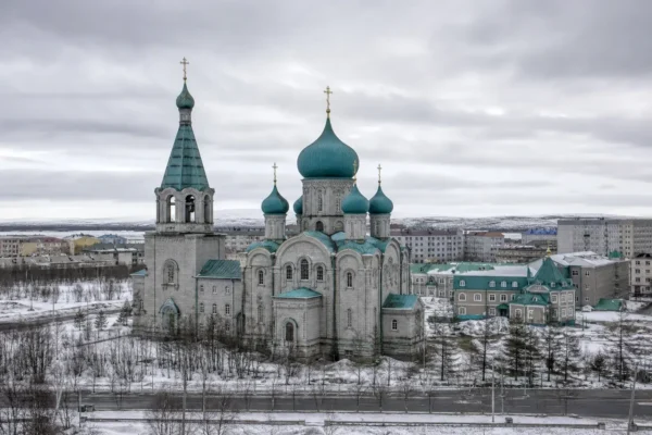 St. Nicholas Cathedral, Murmansk: Arctic Orthodox Shrine and Religious Revival