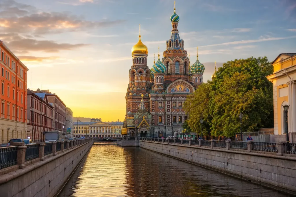 Tsentralny District, Saint Petersburg: Churches, Museums, Nevsky