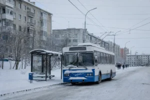 Use Public Transport in Murmansk: Trolleybuses, Buses and Routes