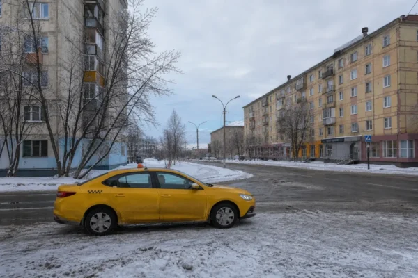 Use Taxis in Murmansk: Apps, Costs and How to Avoid Scams