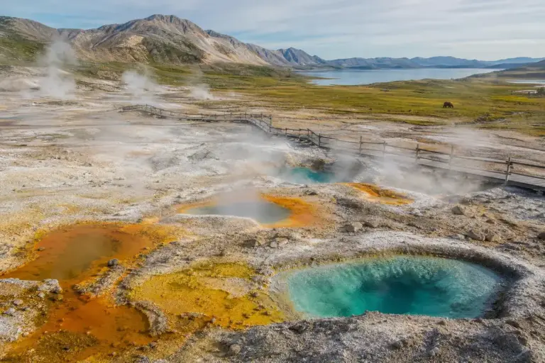Uzon Caldera: Hot Springs, Mud Pots and Bears by Helicopter