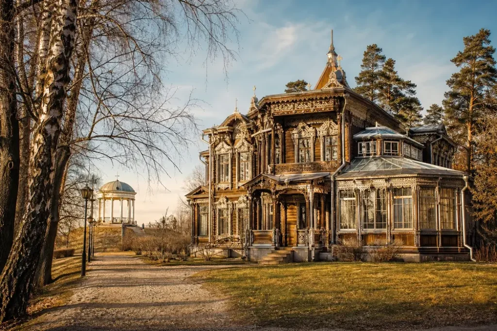 Vladimir Sukachev Estate Museum, Irkutsk: Carved Mansion and Park
