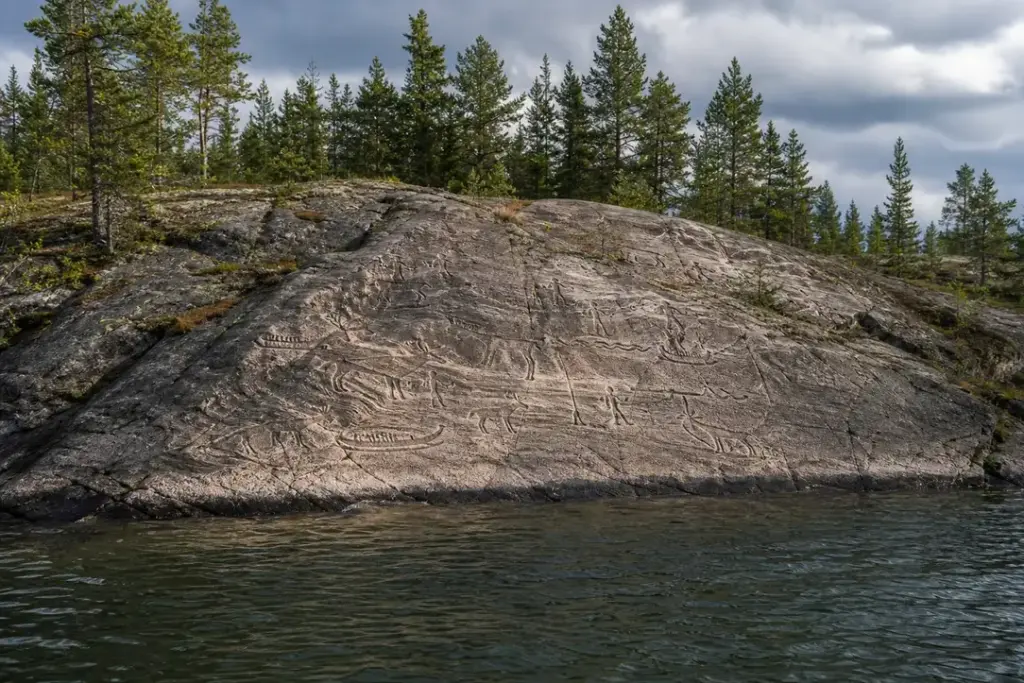 White Sea Petroglyphs: Ancient Rock Carvings and Neolithic Hunting Art