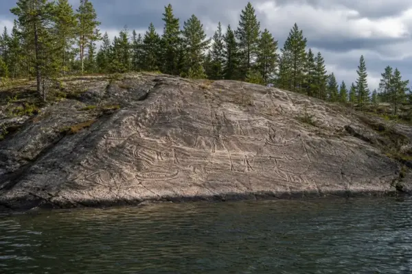 White Sea Petroglyphs: Ancient Rock Carvings and Neolithic Hunting Art 1
